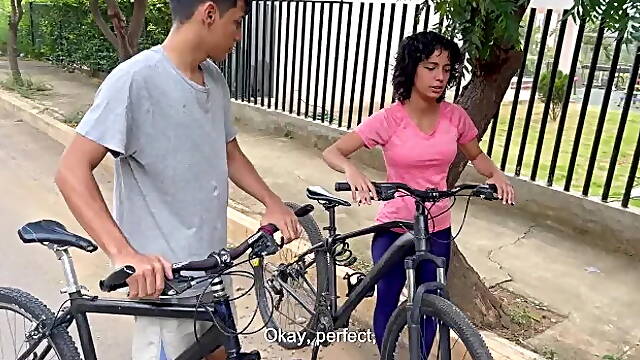 Me Follo Rico a Chica Latina Desconocida Que Me Pide Ayuda Y Me La Follo Duro...