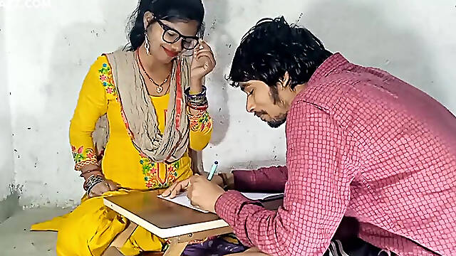 Tuition Teacher Ne Apne Student Ko Sex Karna Sikhaya Uncut
