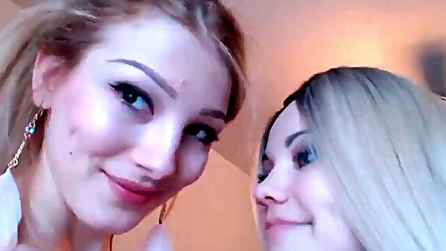 2 Blonde Hottie- Camshow