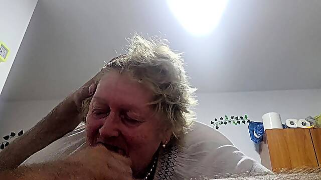 Granny Ã®mi Face O Muie BunÄ