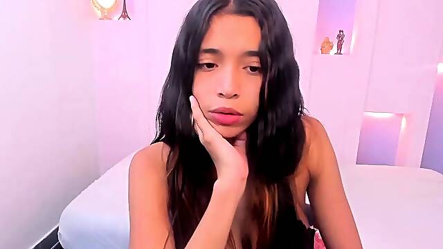 Amateur Webcam Teen Masturbates And Teases