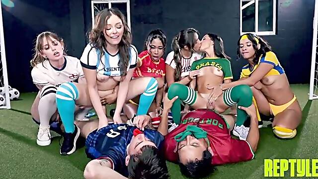 Gorgeous reverse gangbang with Freya Von Doom and Leana Lovings