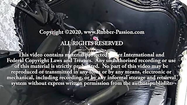 Two women fetish latex asslicking and anal mff