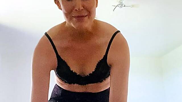 Webcam busty blonde stripped covered by oil anal masturbate