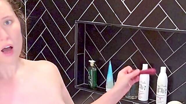 Big boobs webcam slut toys her asshole