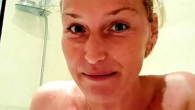 Amateur Big Boobs jerks Big Dick
