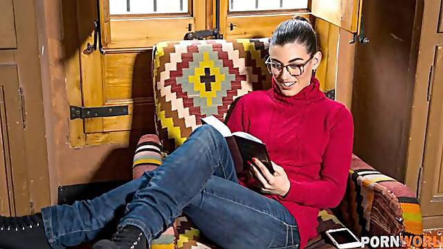 Graceful Latin Lady Julia Roca Works Her Hairy Twat for Random Guy in Park GP1744