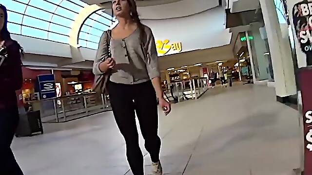 Yummy college girl ass in leggings jiggles while walking