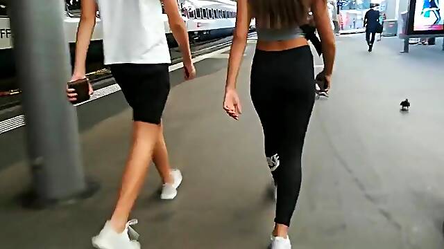 Candid Ass in leggings