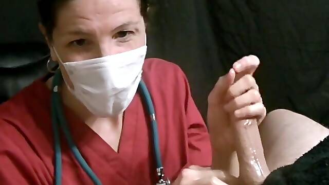 ANGRY SURGICAL MASKED LADY NURSE GIVES HANDJOB