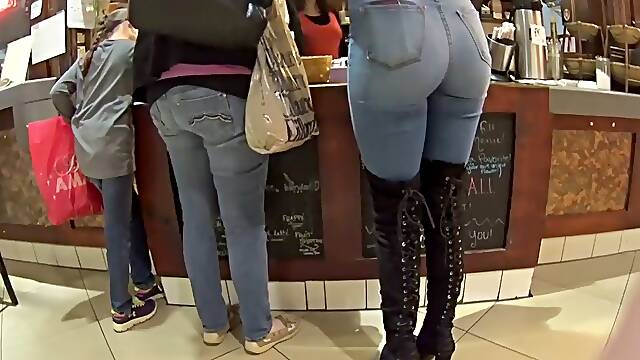 Nice ass in baggy pants