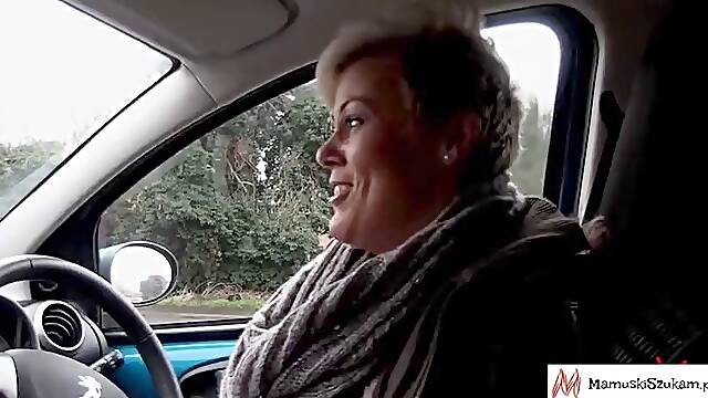 Bezwstydna kobieta z NL pokazuje publicznie swoje wdzieki