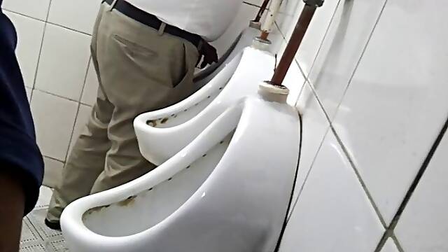 Chubold - v4640 - Urinal Hunter - Volume 30