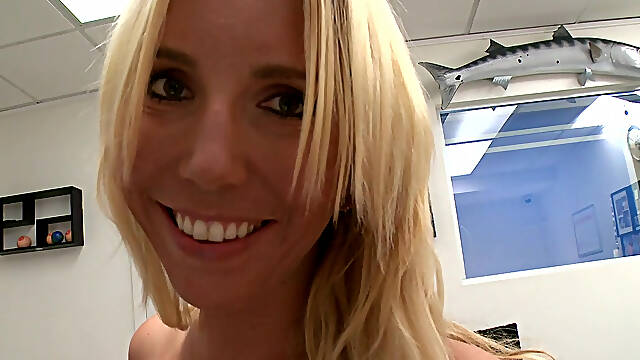 German girl Kelly Rose tries porn