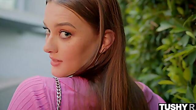 Sexy brunette babe loves anal sex