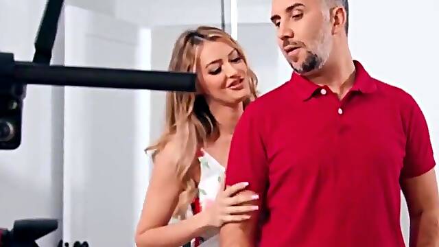 Creampie big tit linzee ryder gets her shaved cunt drilled -