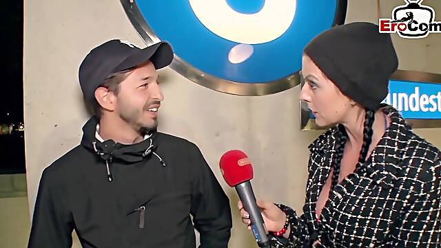 Deutsche Strabenumfrage: Moderatorin Fickt Passanten