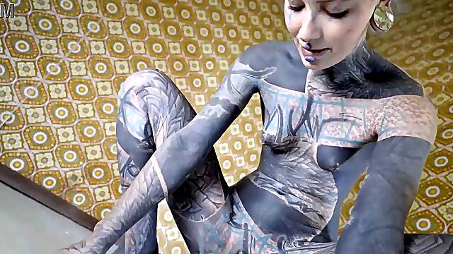 Alt tattoo babe losing control with a huge toy