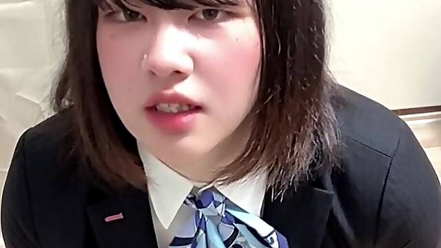 男の娘が本物のOL制服着てしこしこオナニー、本革パンプスの中に射精