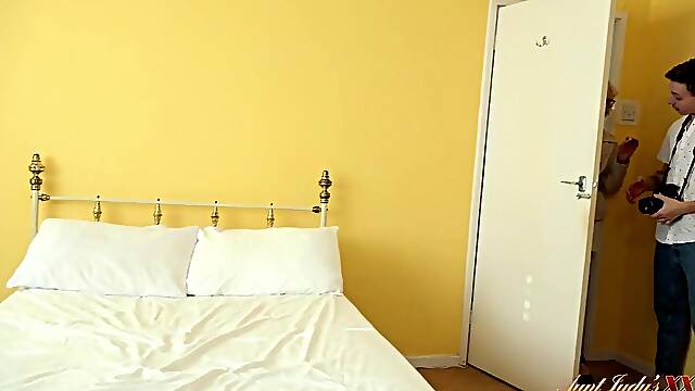 Dee Lite tries modeling, seduces photographer & gets her big tits and ass pounded hard