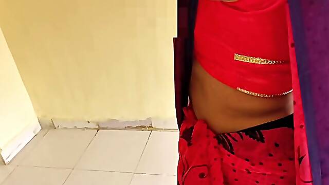 Amateur Indian MILF wearing Sari was groped by her neighbor