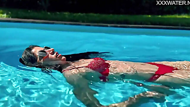 Sensual Latina seduces with her juicy body