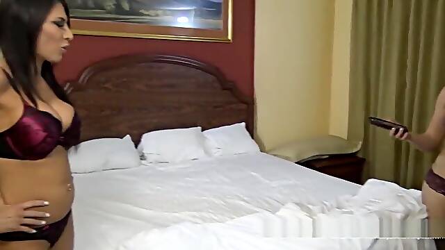 Sexy Catfight Bedroom Battle