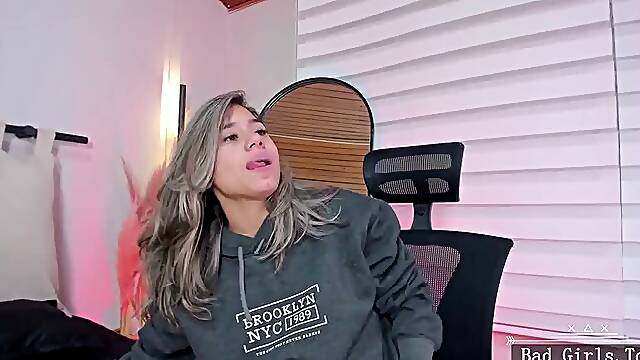 Hot big booty ass and natural big boobs latina teen