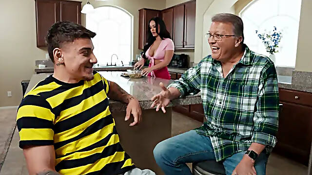 Brazzers: T-shirt and Bubble Butt