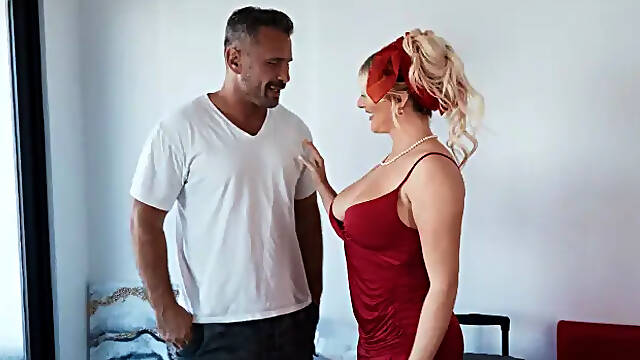 Brazzers: Sneaky Sucking in the Shadows