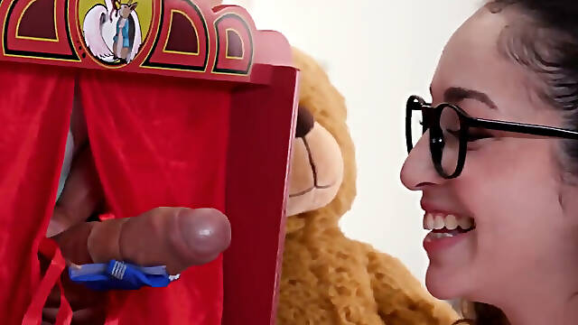 Surprise for a Cute Inexperienced Doll Big Cock with a Bow