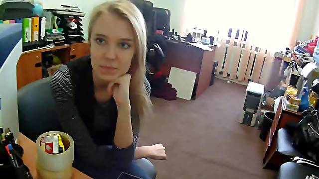 Charming blonde agrees to hive a handjob to that dude