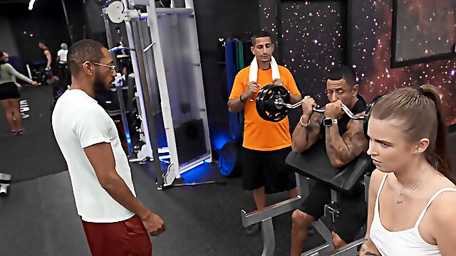 Gym-going hottie is going to get herself right off