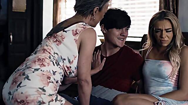 Rubias Threesome, Mama Latina Trio, Mamá Loca