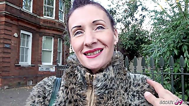 Skinny GILF first pov porn video