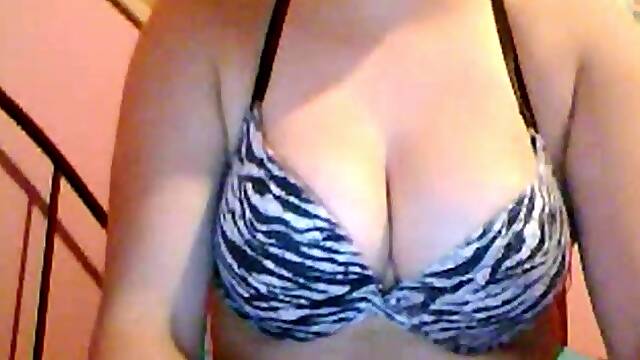 Cute Girl Shows Tits And Pussy On Chatroulette