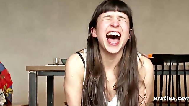 5 Hawt Sweethearts Take Turns on Sybian and Finger every other