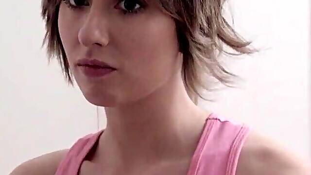 Nympho Niece Daphne convinces uncle this chab can assist bang out stuck object from her Vagina