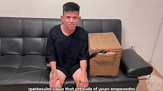 EMPANADAS salesboy from CABECERA bucaramanga at his 1st porn casting (PART 1) - lalin girl sucks his curve rod and this babe fell in love but this chab has a wife