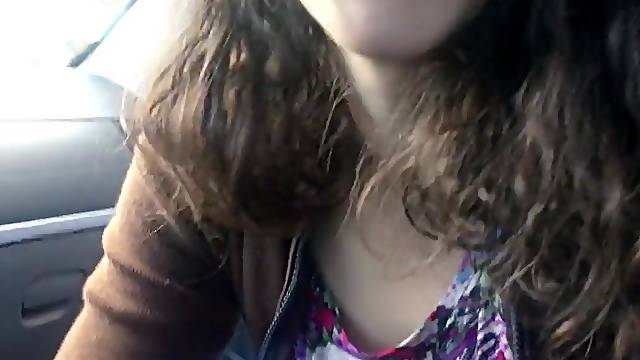 Primera mamada en el auto!! Estaba nerviosa, pero lo hice correrse