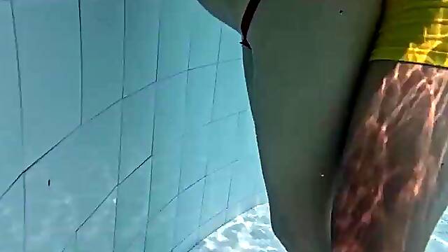 Amateur Pair in Pool: Standing Sex and Underwater Blow job
