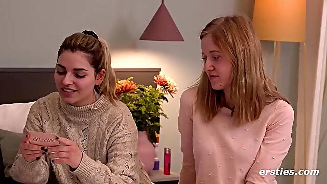 Ersties - Mädels-Tag zu viert mit intimen Details und einer heißen Orgie