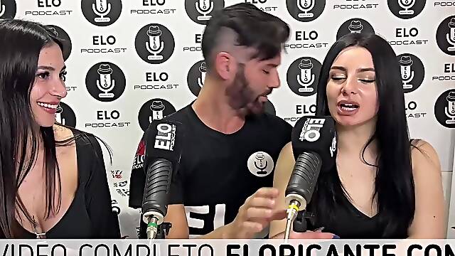 MIELSITA Y ALMENDRA MUESTRAN LA TANGA EN EL CUARTO PICANTE