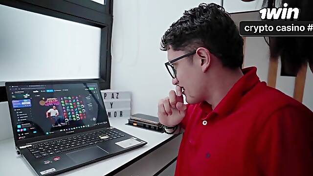 Divorced mother Id like to fuck bangs virgin nerd to aid her invest online! Pipe Hunk and Kylei Ellish