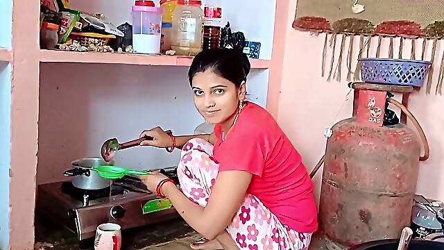 Bihari bhabhi utter saree masti with her boyfriend when husband not home