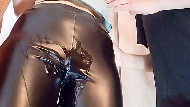 Couldn’t stop myself after seeing her meaty booty in shiny leather stretch pants — she let me rub and cum