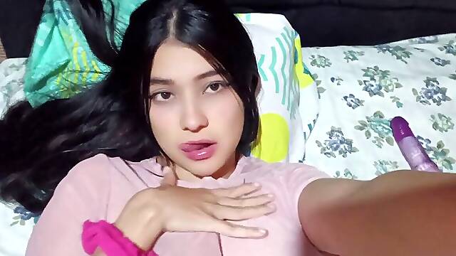 Uber-sexy doll showing her tits and booty