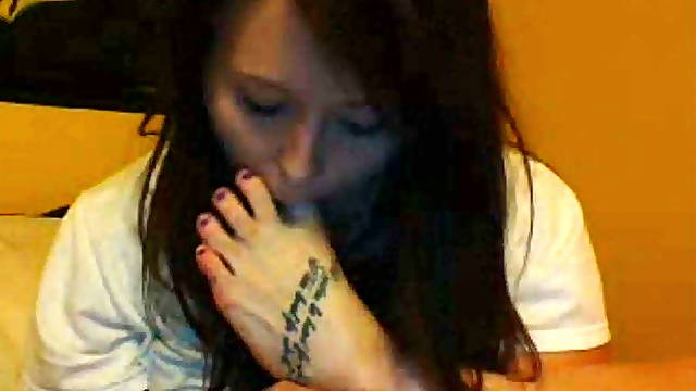 Sexy brunette sucks her toes on chatroulette
