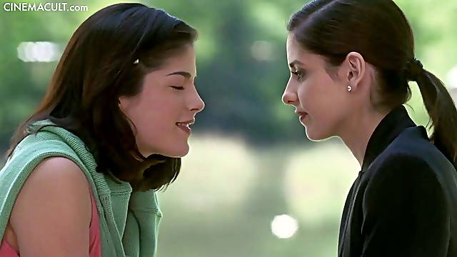 Nude Celebs - Celebrity Lesbian Kisses