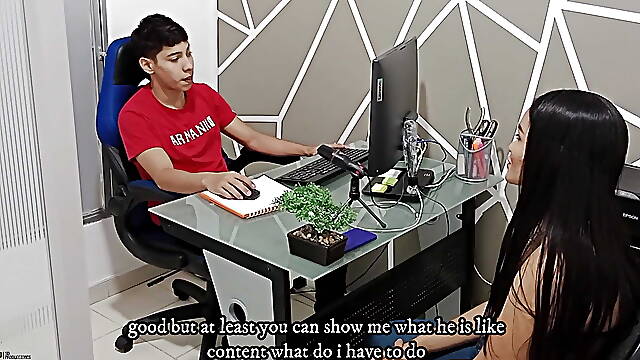 Horny employee tests cute samantha by posing as the boss - Porn in Spanish